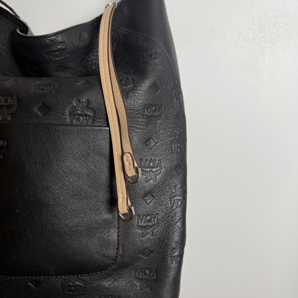 MCM Klara Large Black Leather Shoulder Bag - Picture 3 of 13